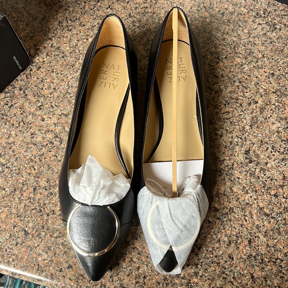 BRAND NEW naturalizer womens black flats size 10 w/box